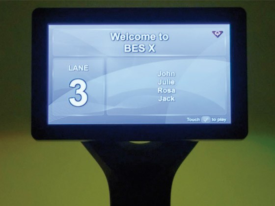Bowling-QubicaAMF-score-bowler-consoles-ldc-LED-effect-560.jpg