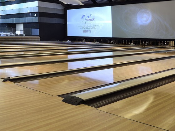 Bowling-QubicaAMF-lanes-spl.jpg