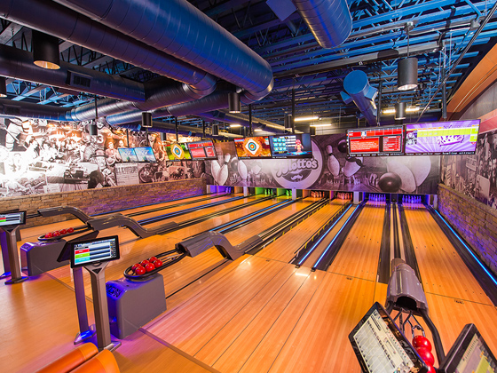 QUBICAAMF-bowling-Highway-66-Hooch-and-Blottos.jpg