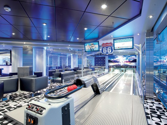 qubicaAMF-Plan-Your-Bowling-Project-Add-Bowling-Attraction-Cruise-MSC.jpg