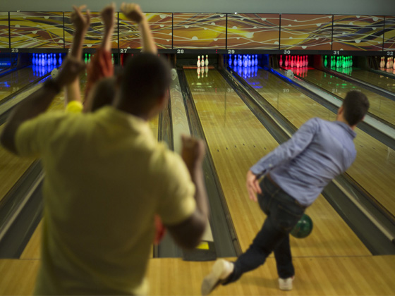 QubicaAMF-bowling-TMS-Better-Ownership-Experience-CenterPunch-Deck-Lighting-tale.jpg